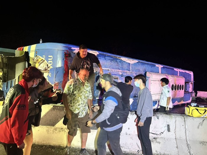 รถทัวร์พลิกคว่ำ รถทัวร์พลิกคว่ำ