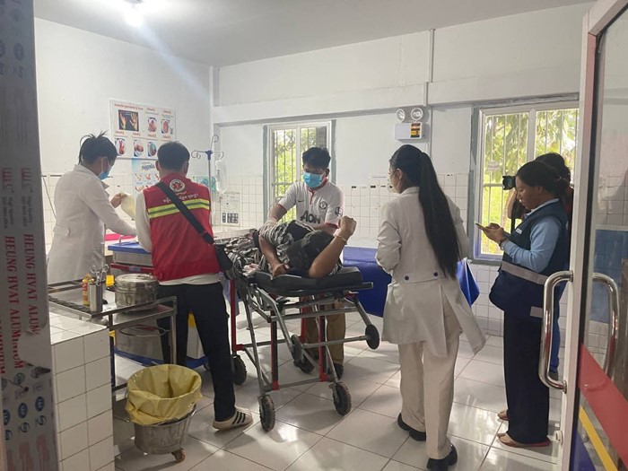 กัมพูชาอ้างไทยเปิดฉาก ปล่อยคลิปชอตเด็ด โดนยิงแต่ขับรถไป รพ. เอง  