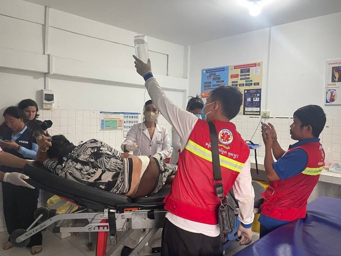 กัมพูชาอ้างไทยเปิดฉาก ปล่อยคลิปชอตเด็ด โดนยิงแต่ขับรถไป รพ. เอง  