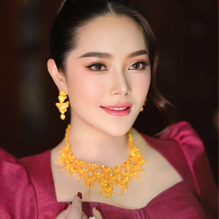 สาวลาวเปิดบริจาคช่วย น้ำท่วมหาดใหญ่