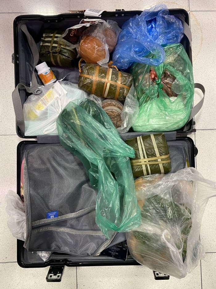  กระเป๋า ผดส. ถูก K9 ดมกลิ่นพบสิ่งผิดปกติ 