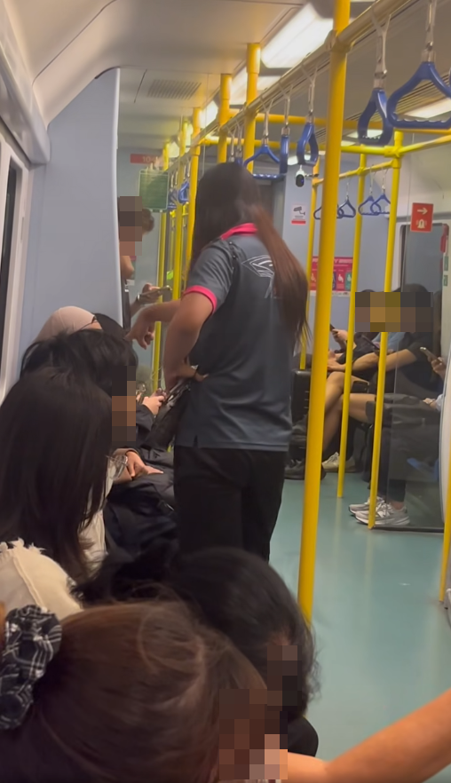 ฉาว LGBTQ+ ด่าเหยียด ขู่ตบสาวกลางรถไฟฟ้า ฉาว LGBTQ+ ด่าเหยียด ขู่ตบสาวกลางรถไฟฟ้า