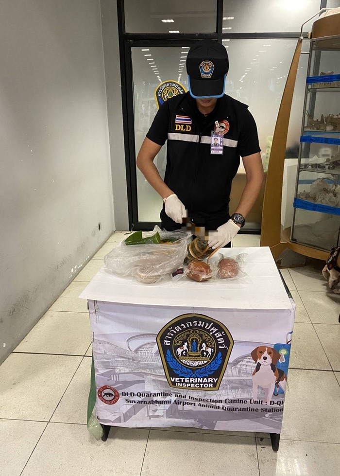  กระเป๋า ผดส. ถูก K9 ดมกลิ่นพบสิ่งผิดปกติ 