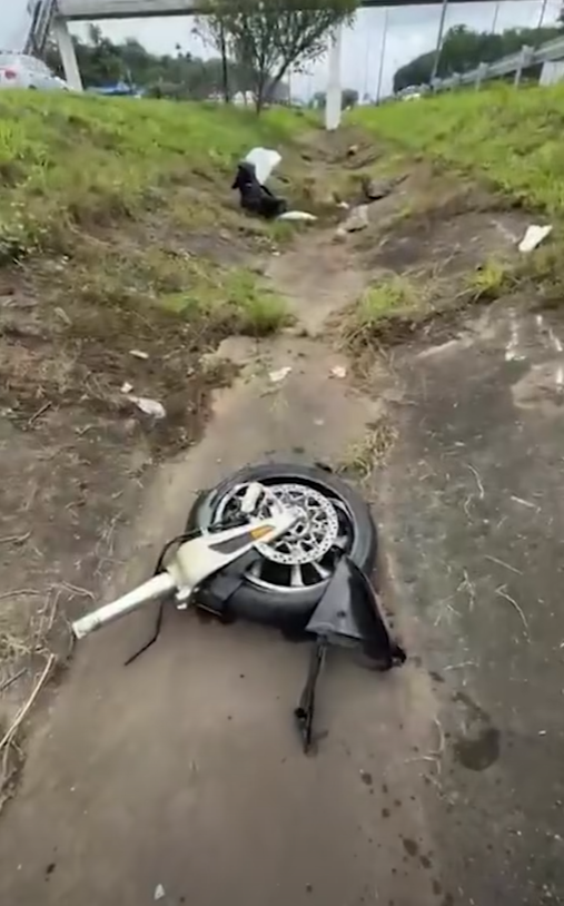 พิมรี่พาย ใจจะขาด พ่อประสบอุบัติเหตุ - บิ๊กไบค์ขาด 2 ท่อน 