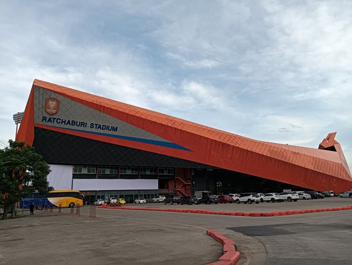  แฟนบอลญี่ปุ่นซึ้ง เก่ง  อดิศร นักเตะราชบุรี อาสาช่วยขับรถไปส่งถึงที่ 