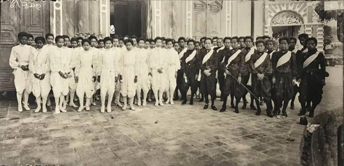 ย้อนธรรมเนียม สีไว้ทุกข์ สมัย ร. 5 ไม่ได้มีแค่ขาวกับดำ แต่ยังมีสีอื่นด้วย ย้อนธรรมเนียม สีไว้ทุกข์ สมัย ร. 5 ไม่ได้มีแค่ขาวกับดำ แต่ยังมีสีอื่นด้วย