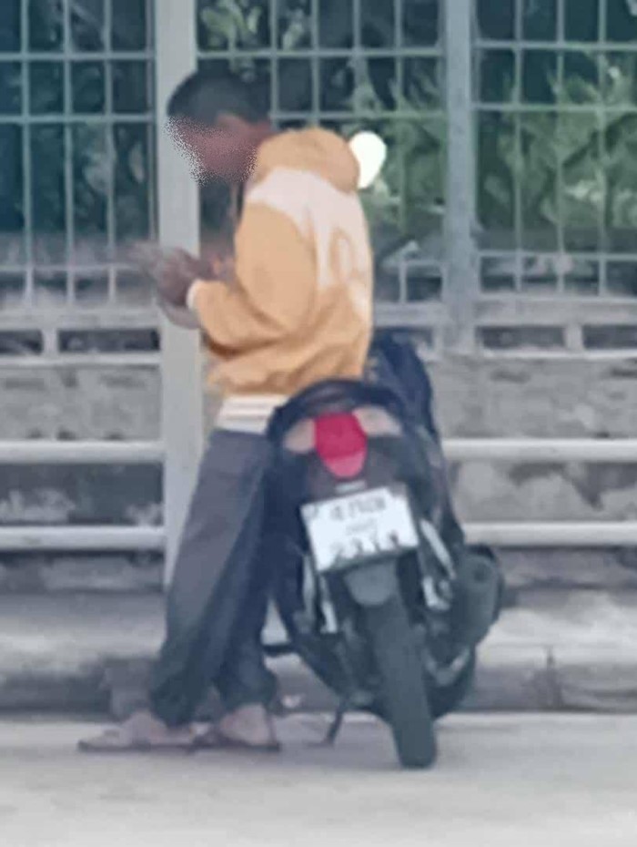 คู่รักเล่นสยิวในห้องน้ำปั๊มกลางวันแสก ๆ