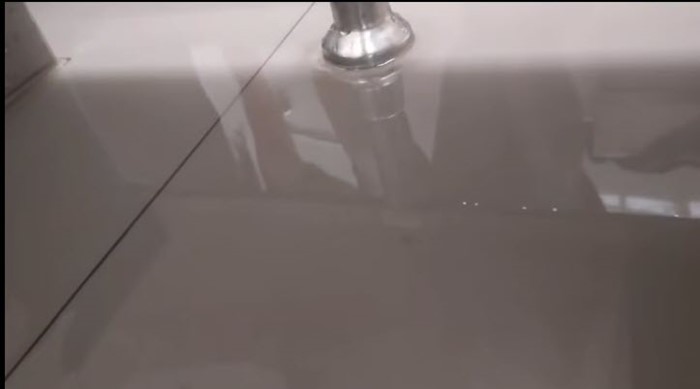 คู่รักเล่นสยิวในห้องน้ำปั๊มกลางวันแสก ๆ