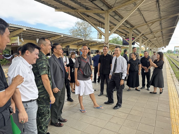 ผู้ว่าติดดิน นั่งรถไฟรับตำแหน่งรองปลัด  