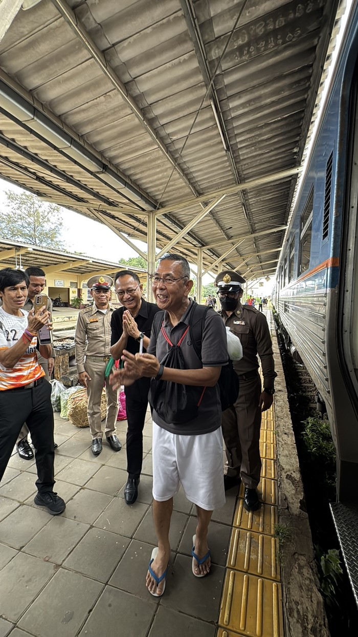 ผู้ว่าติดดิน นั่งรถไฟรับตำแหน่งรองปลัด  