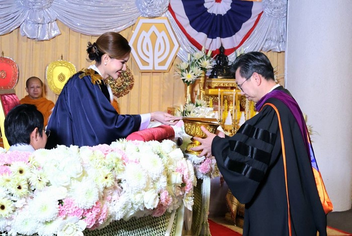 พลตรีหญิง คุณหญิงปภัสสร วัชรหทัยพัทธ์ เป็นผู้แทนพระองค์ มอบปริญญาบัตร ม.ศรีปทุม 