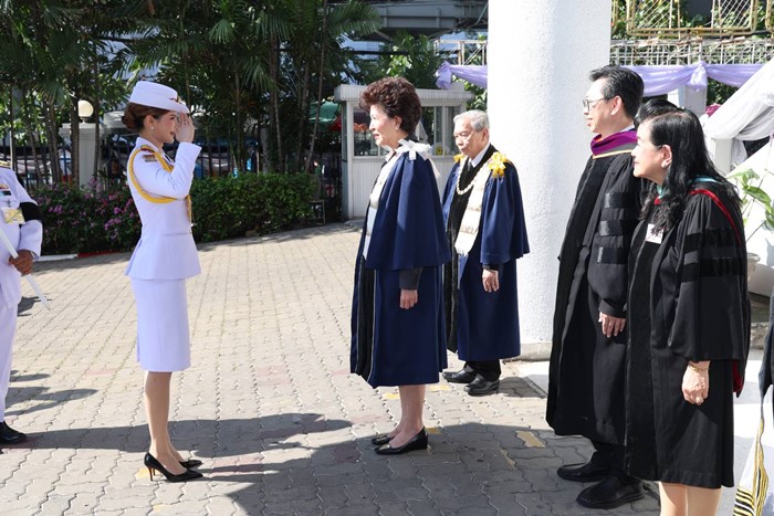 พลตรีหญิง คุณหญิงปภัสสร วัชรหทัยพัทธ์ เป็นผู้แทนพระองค์ มอบปริญญาบัตร ม.ศรีปทุม 