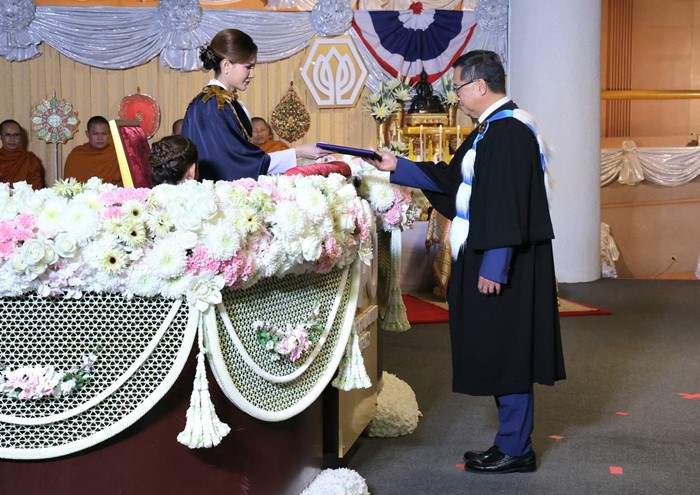 พลตรีหญิง คุณหญิงปภัสสร วัชรหทัยพัทธ์ เป็นผู้แทนพระองค์ มอบปริญญาบัตร ม.ศรีปทุม 