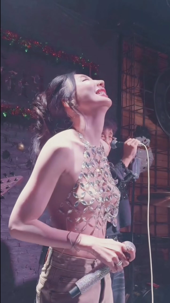 เบนซ์ พริกไทย ชุดซีทรูสร้างเรื่อง 