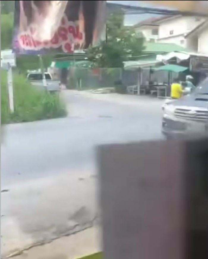 แค้นซิ่งชนร้าน ฉุนไม่เดินมาส่ง 