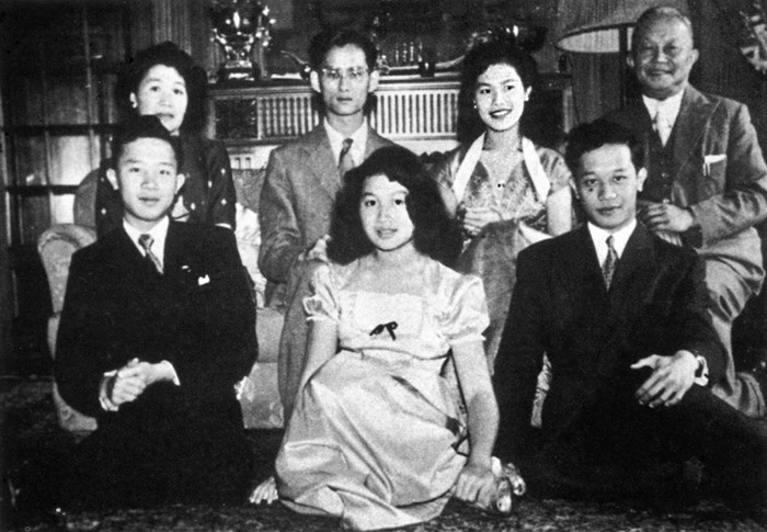 พระราชประวัติ สมเด็จพระนางเจ้าสิริกิติ์ พระบรมราชินีนาถ พระบรมราชชนนีพันปีหลวง 