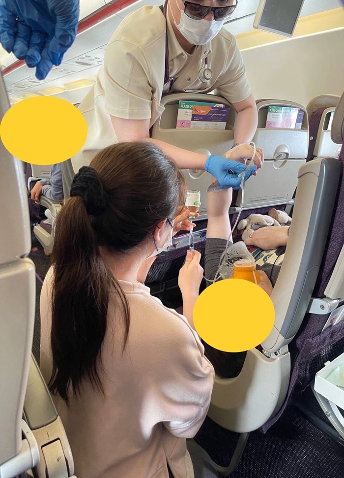 ผู้กองพยาบาลทหาร ทำความดี หลับพบนาทีฉุกเฉิน ฝรั่งป่วยบนเครื่องบิน 