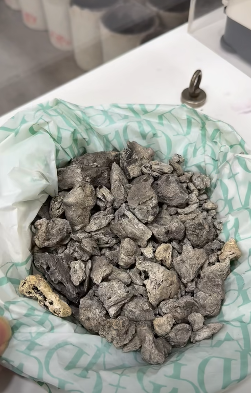 ลูกค้านำก้อนเทา ๆ มาขาย บอกเผามาแล้ว เฉลยคืออะไ