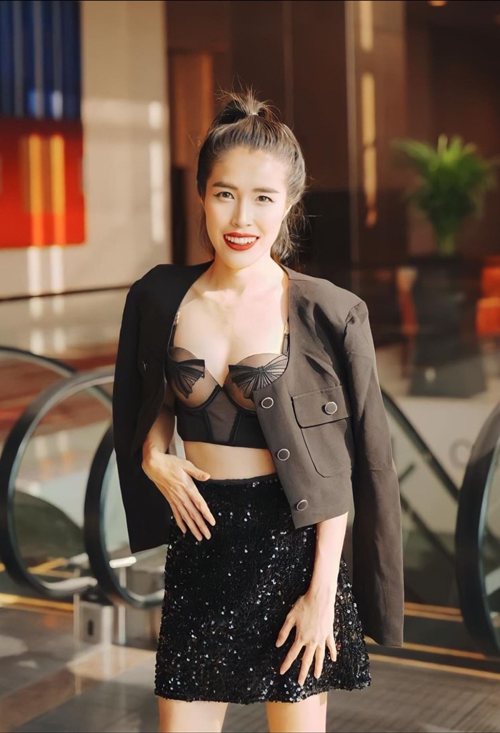 เปิดประวัติ อีฟ กาญจนา สถาวร ประธานมูลนิธิ กันจอมพลัง ช่วยสู้