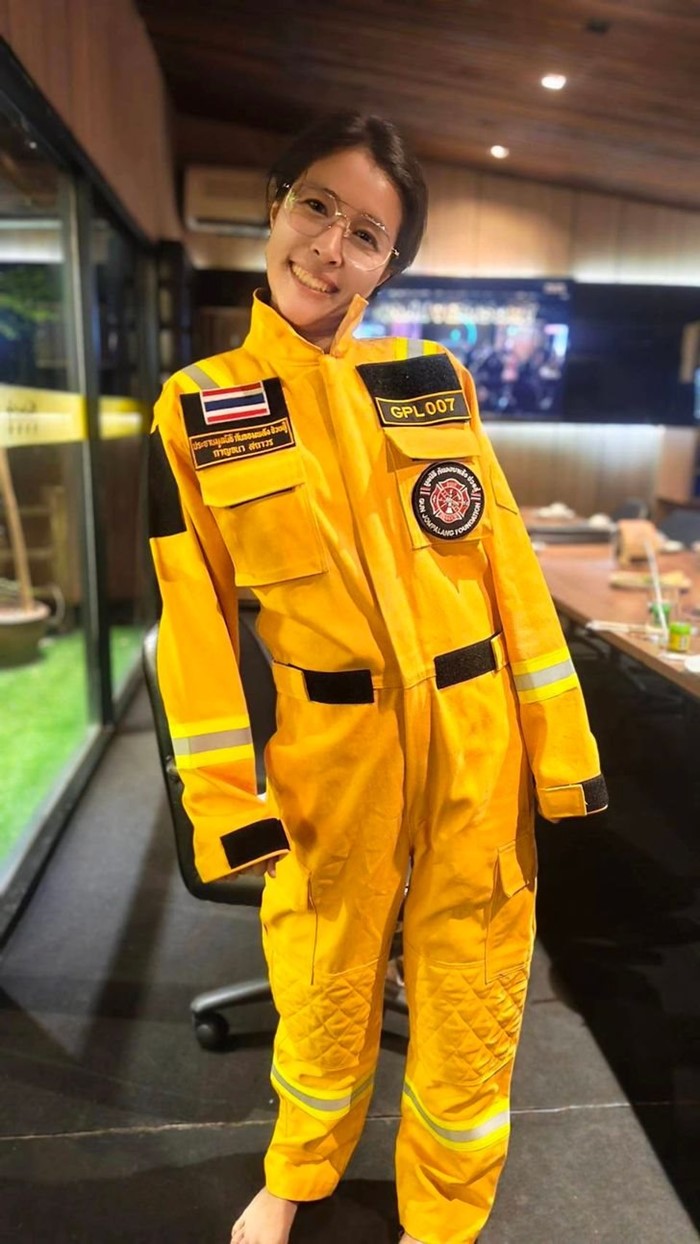 เปิดประวัติ อีฟ กาญจนา สถาวร ประธานมูลนิธิ กันจอมพลัง ช่วยสู้