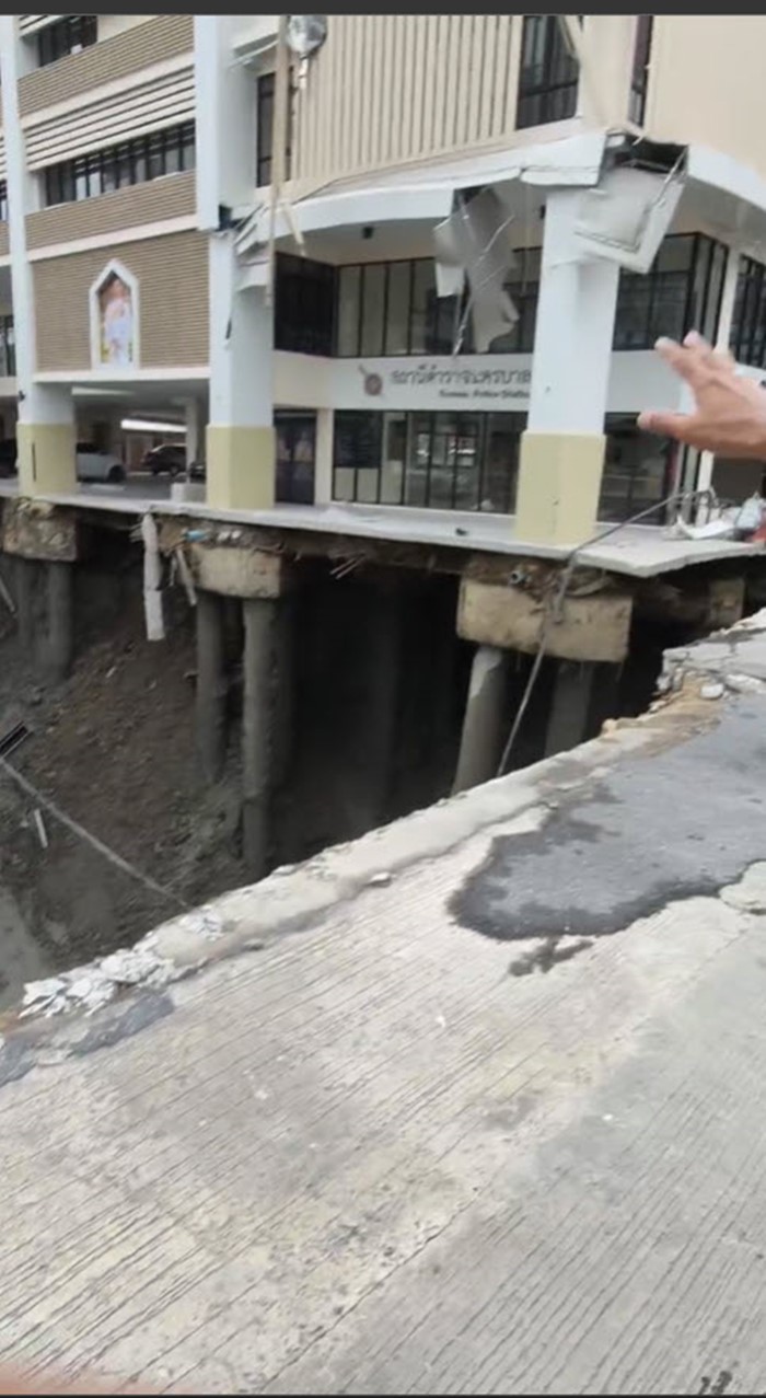 คืบหน้าถนนทรุด วชิรพยาบาล ด้าน สน.สามเสน เสาเข็มขาด เคลื่อนตัว 2 มม