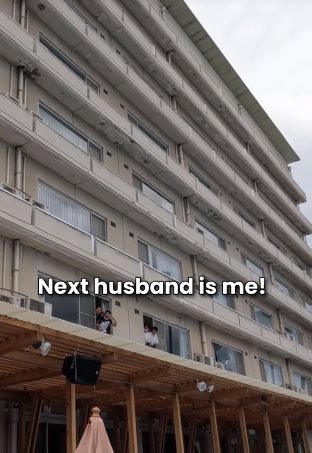 ไวรัล แก๊งนักเรียนหนุ่ม ตะโกนสารภาพรักครู เ