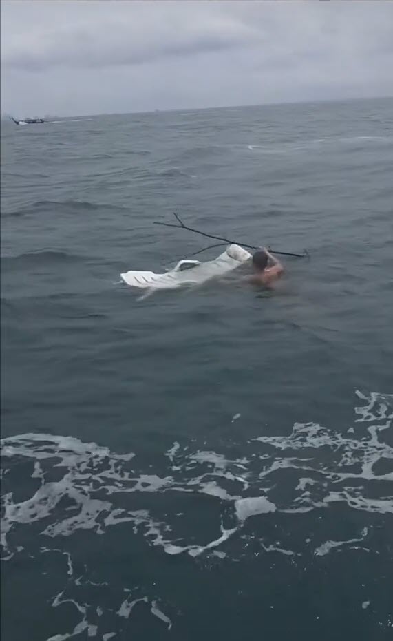 ทราย สก็อต เก็บขยะกลางทะเล เจอสิ่งไม่คาดคิด 