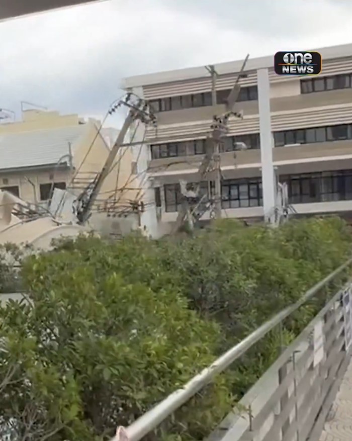  ถนนทรุดหน้า รพ.วชิรพยาบาล 