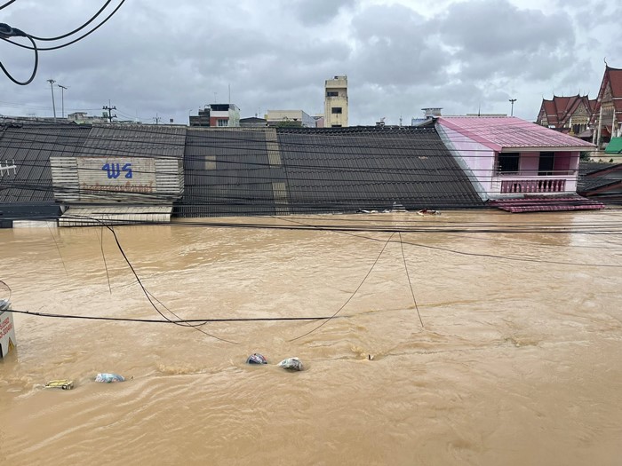นายอำเภอหาดใหญ่ โต้หลังถูกปลดฟ้าผ่าเหตุน้ำท่วมหาดใหญ่ นายอำเภอหาดใหญ่ โต้หลังถูกปลดฟ้าผ่าเหตุน้ำท่วมหาดใหญ่