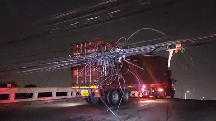 ไฟดับกลางดึก