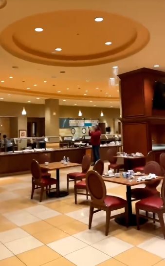 เพดานถล่มกลางโรงแรม  