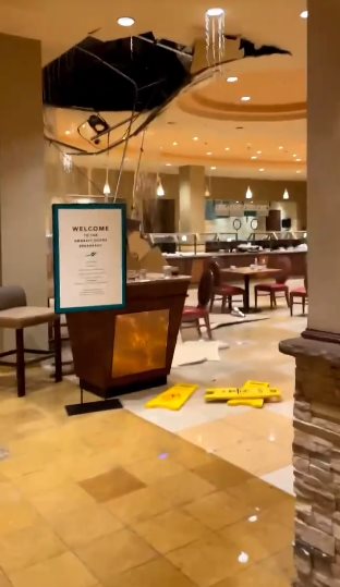 เพดานถล่มกลางโรงแรม  