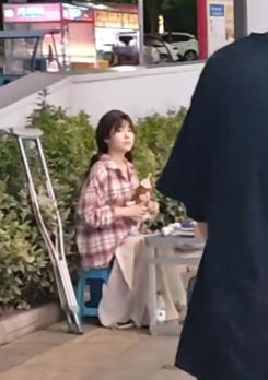 สาวจีนวัย 18 ป่วยมะเร็งถูกตัดขา ซ้ำถูกพ่อแม่ทิ้งเพราะเป็นภาระ