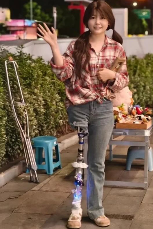 สาวจีนวัย 18 ป่วยมะเร็งถูกตัดขา ซ้ำถูกพ่อแม่ทิ้งเพราะเป็นภาระ