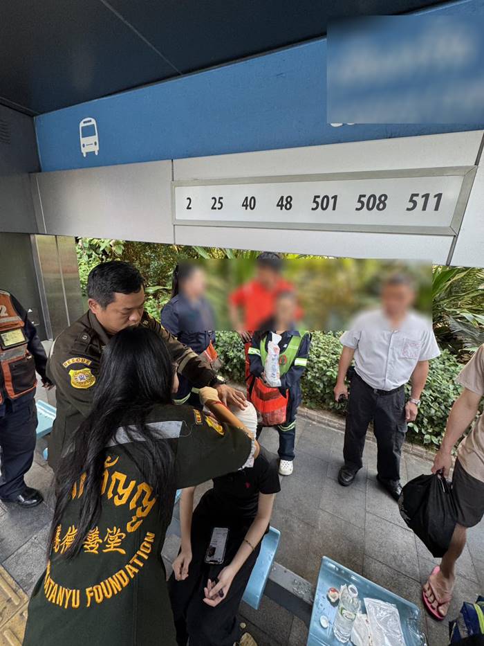 สาวถูกตีหัวแตก ที่ป้ายรถเมล์หน้าห้างดัง