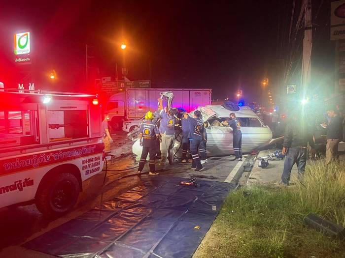 รถตู้แหกโค้ง พุ่งข้ามเลนประสานงา