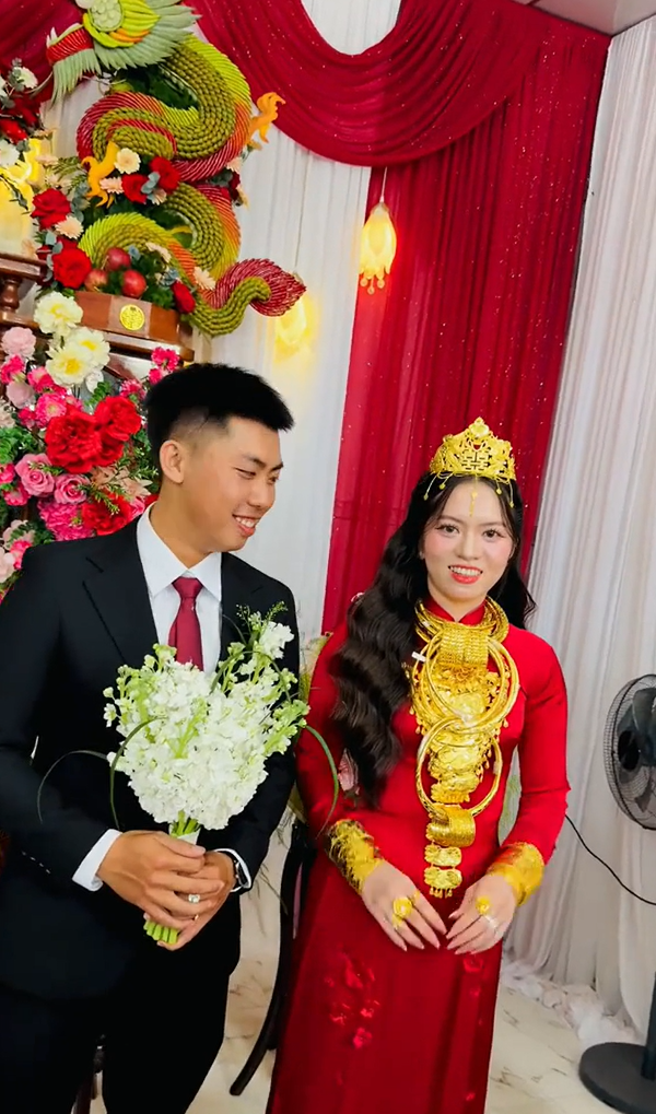  เจ้าสาวสวมมงกุฎ - ใส่ทองเต็มตัว