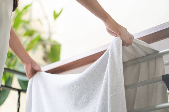 ผ้าเช็ดตัวผืนเดียว ถูกใช้ทั้งบ้านมากว่า 20 ปี ผ้าเช็ดตัวผืนเดียว ถูกใช้ทั้งบ้านมากว่า 20 ปี