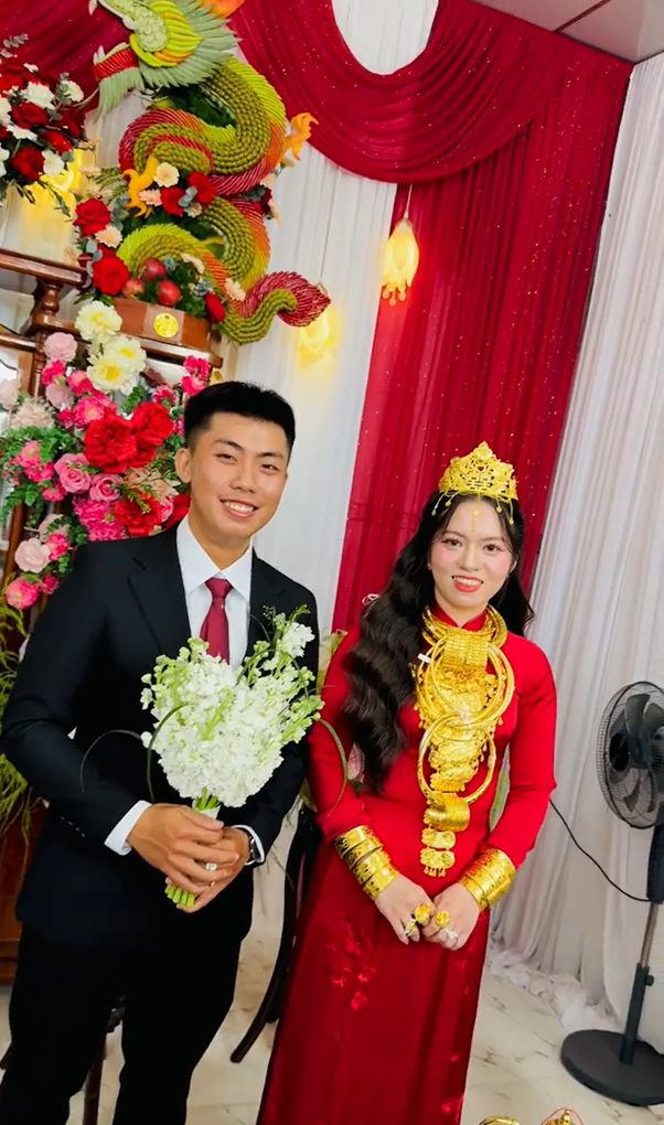  เจ้าสาวสวมมงกุฎ - ใส่ทองเต็มตัว