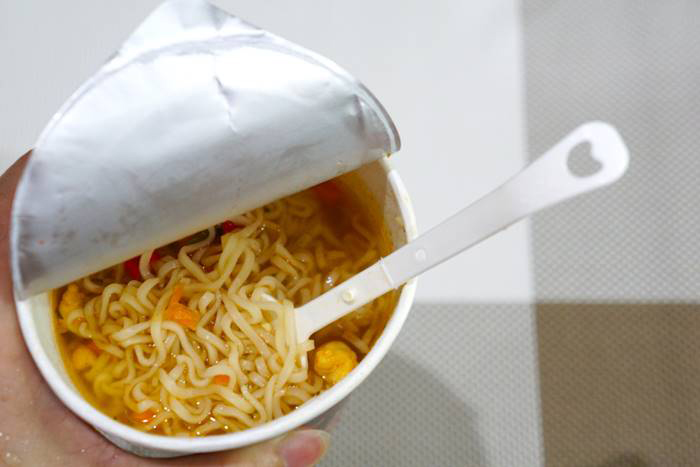 โรงแรมเฉลย วิธีจัดการน้ำซุปบะหมี่ถ้วย