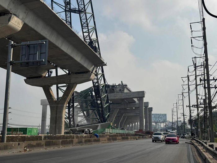  เครนก่อสร้างทางยกระดับถนนพระราม 2 ถล่ม 