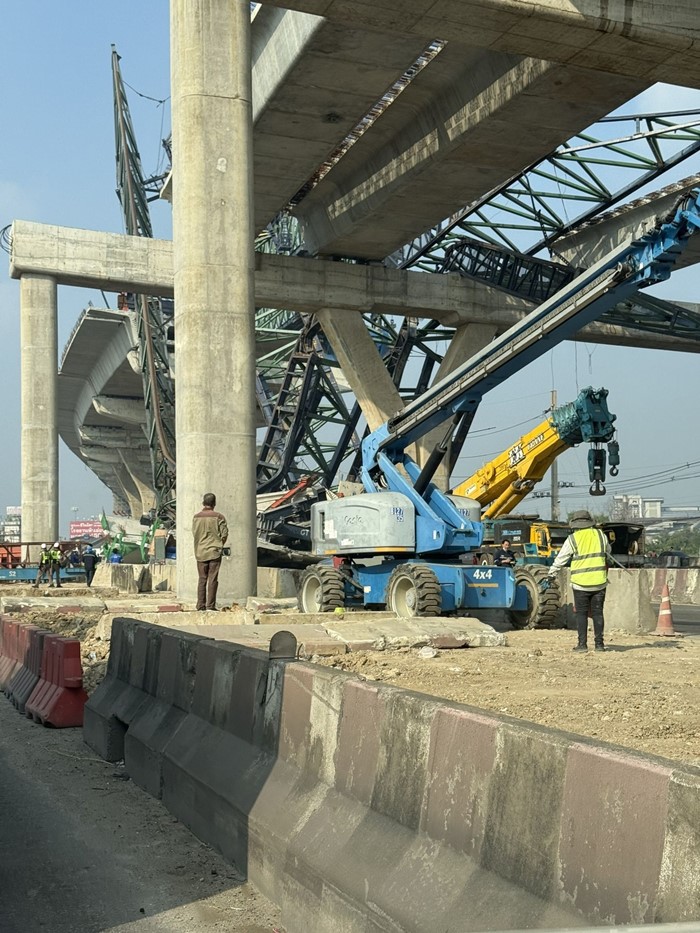  เครนก่อสร้างทางยกระดับถนนพระราม 2 ถล่ม 