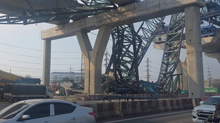  เครนก่อสร้างทางยกระดับถนนพระราม 2 ถล่ม 