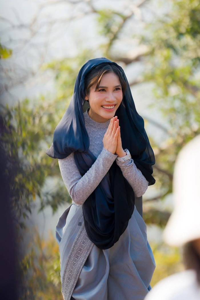 เจ้าคุณพระสินีนาถ พิลาสกัลยาณี กราบสักการะ พระมูลคันธกุฎีบนเขาคิชฌกูฎ อินเดีย