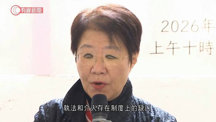 อดีตข้าราชการ กลายเป็นไวรัลจากเมคอัพ ตาดำที่หายไป