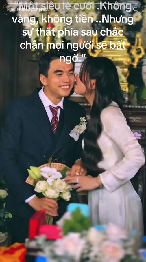 บรรยากาศตัดกับพิธีเรียบง่ายภายในบ้าน 