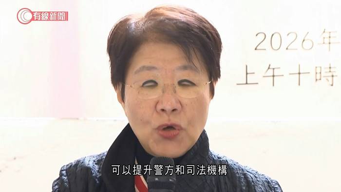 อดีตข้าราชการ กลายเป็นไวรัลจากเมคอัพ ตาดำที่หายไป