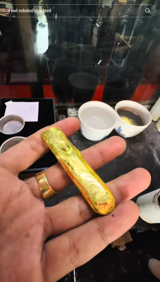  แก้วน้ำทองคำ