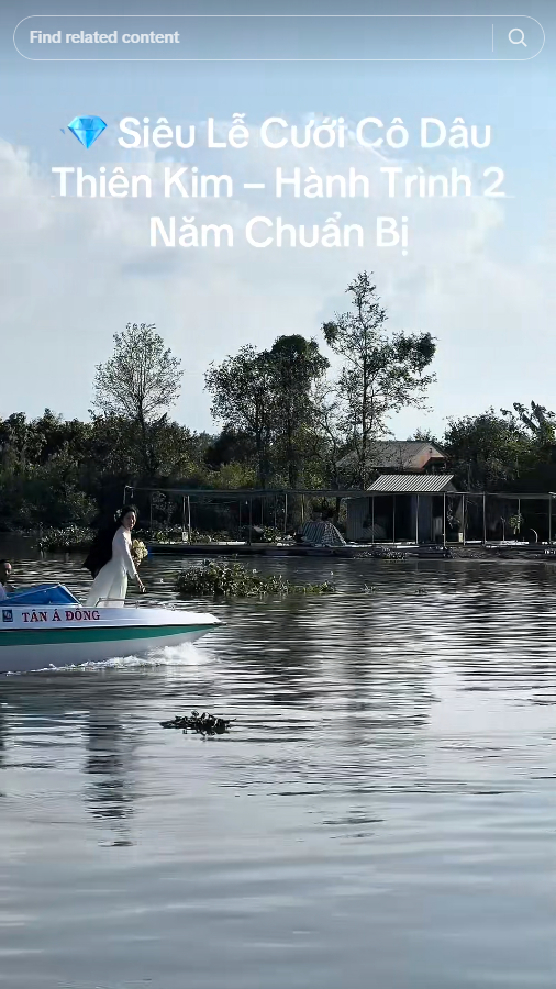 บรรยากาศตัดกับพิธีเรียบง่ายภายในบ้าน 