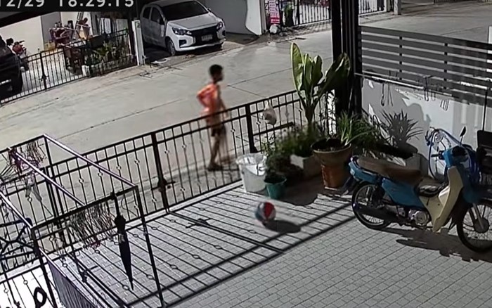 เมื่อบอลเข้าบ้านตอนที่เราไม่อยู่